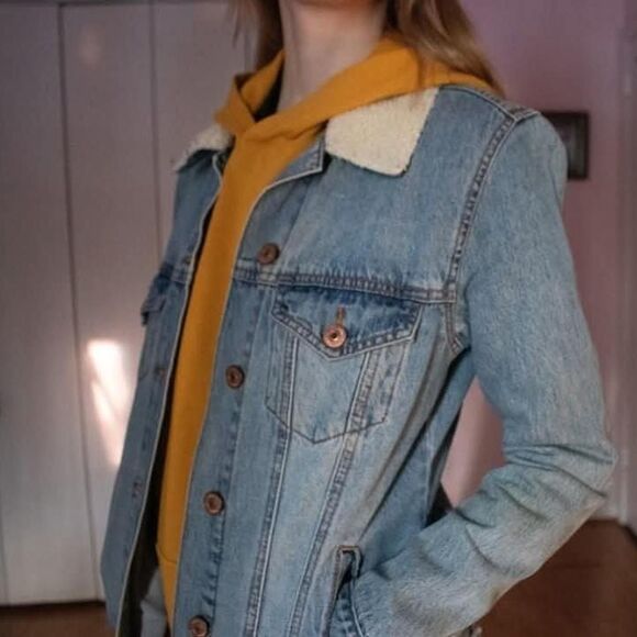 Women's Denim Jacket with fleece sherpa collar - Picture 4 of 5